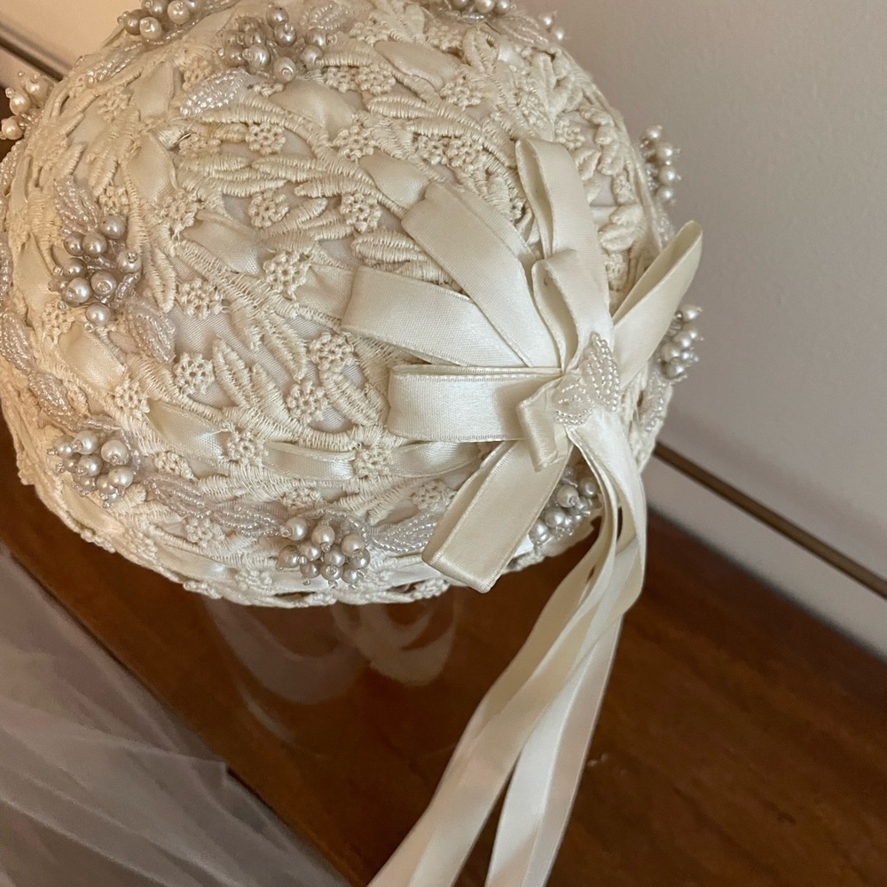 Wedding veil. Juliet cap style. Exquisite Antique. Hand made gorgeous. Lace - Picture 11 of 12